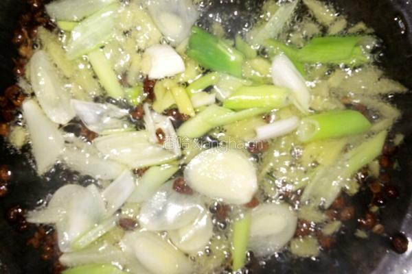 香菇土豆炖鸡肉的做法图解6