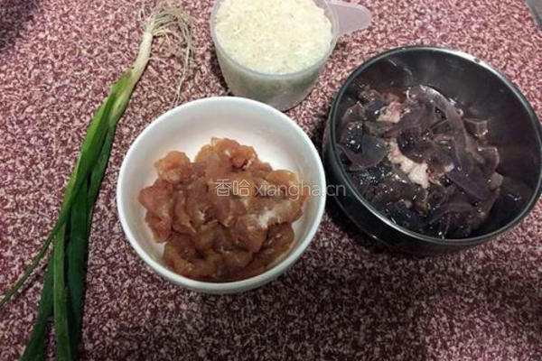 猪肝粥的做法图解1