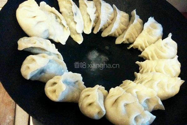 锅贴饺子的做法图解7