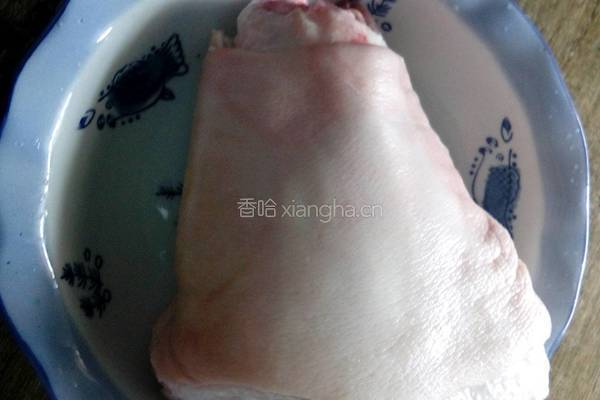 秘制酱肘子的做法图解1