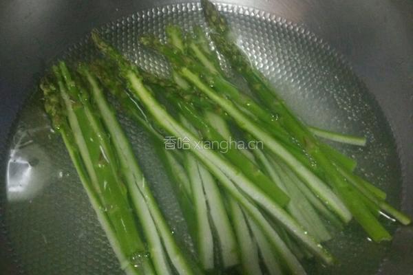 蚝油芦笋的做法图解3