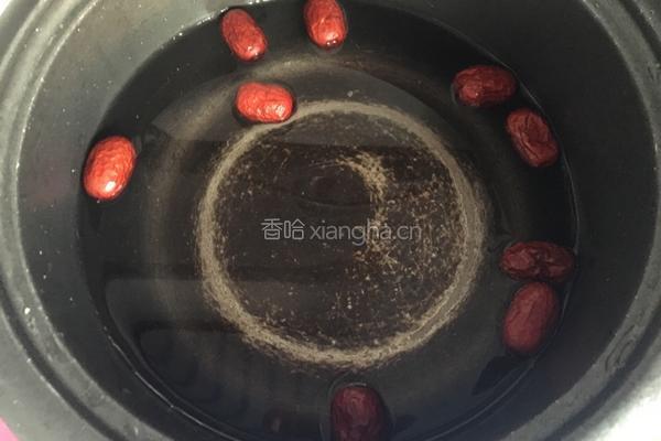 红枣小米粥的做法图解1