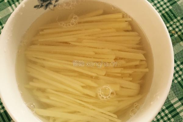 酸辣洋葱土豆丝的做法图解1