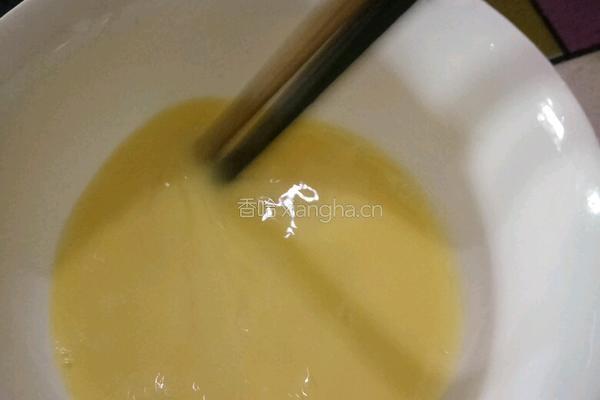 香蕉鸡蛋羹的做法图解1