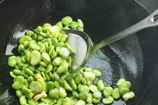 剁椒肉末蚕豆煲的做法图解9