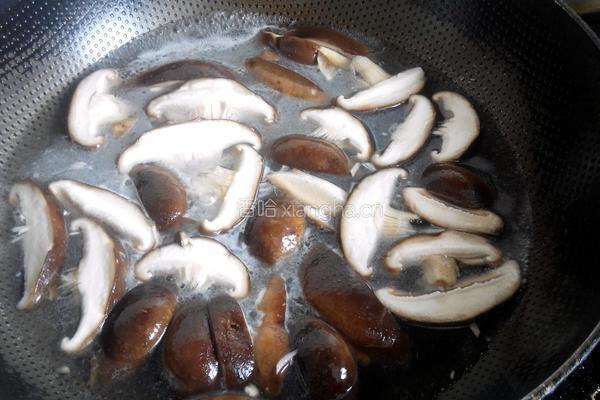 清炒香菇油菜的做法图解5
