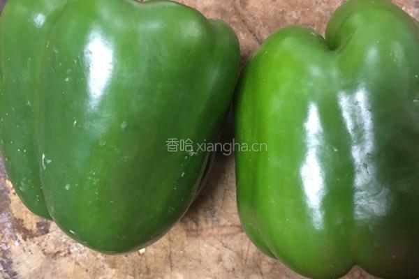 青椒炒肉片的做法图解1