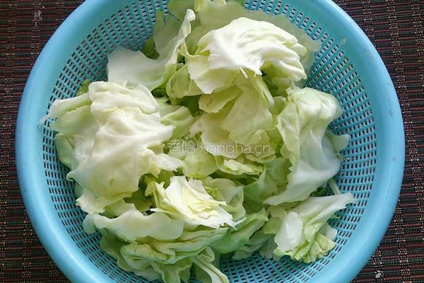 手撕凉拌包菜的做法图解2