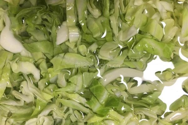 白菜炒粉丝的做法图解3