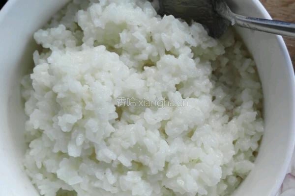菠萝炒饭的做法图解1