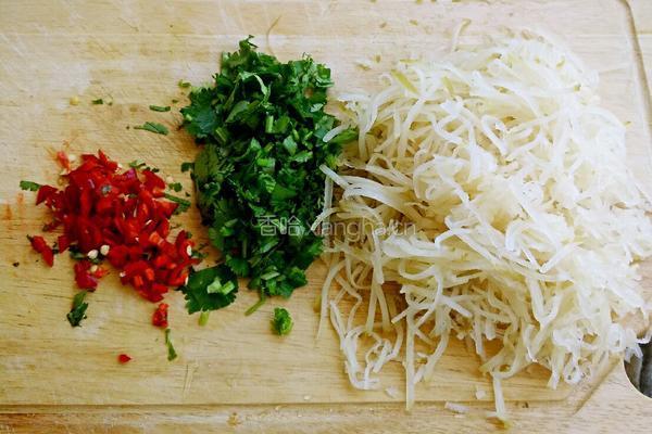 香菜辣椒腌芥菜的做法图解2