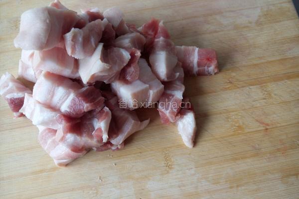 白菜猪肉炖粉条的做法图解1