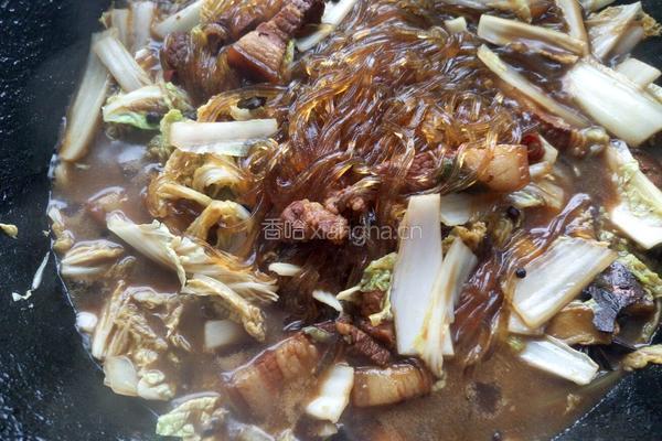 白菜猪肉炖粉条的做法图解7