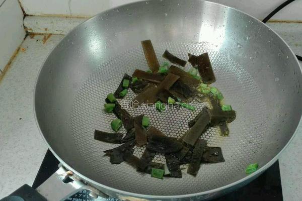 海带丝豆腐汤的做法图解5