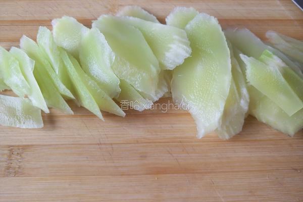 凉拌莴苣丝的做法图解1