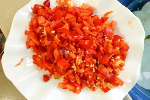 毛豆炒肉的做法图解2