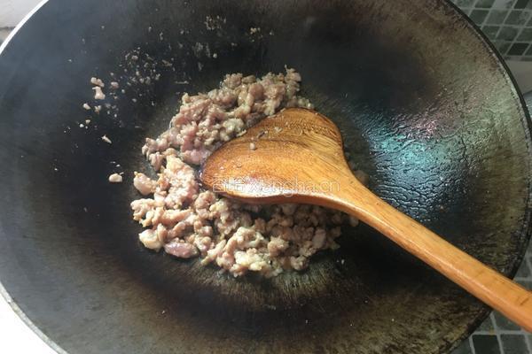 毛豆炒肉的做法图解4