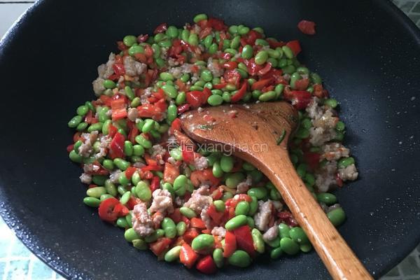 毛豆炒肉的做法图解8