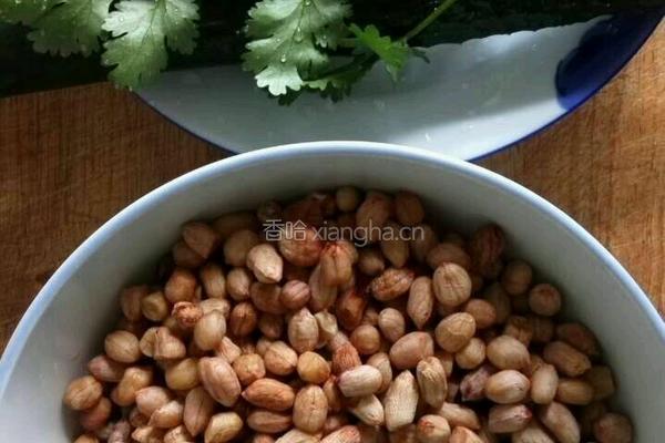 醋泡花生米的做法图解1