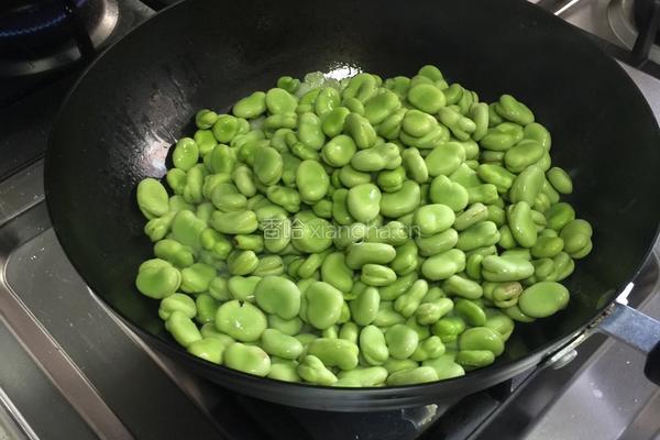 清炒蚕豆的做法图解3