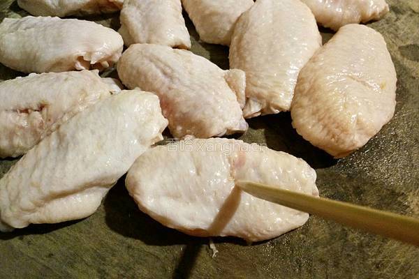 脆皮炸鸡翅的做法图解3