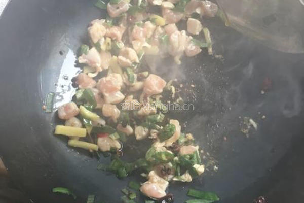 辣炒素鸡肉丁的做法图解3