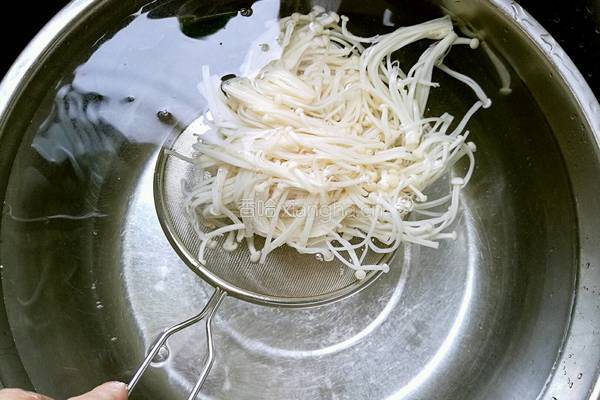 拌金针菇的做法图解5