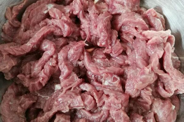 青椒爆炒牛肉的做法图解1