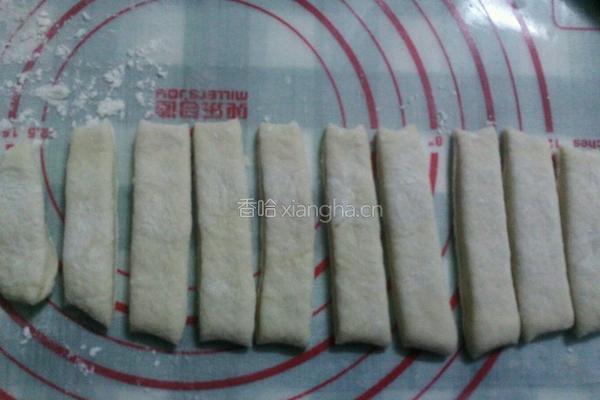 香软小油条的做法图解8