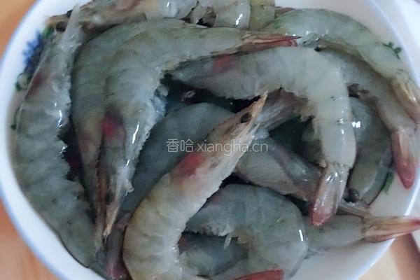 番茄大虾的做法图解1