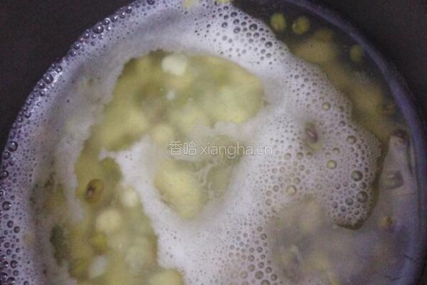绿豆花生粥的做法图解3
