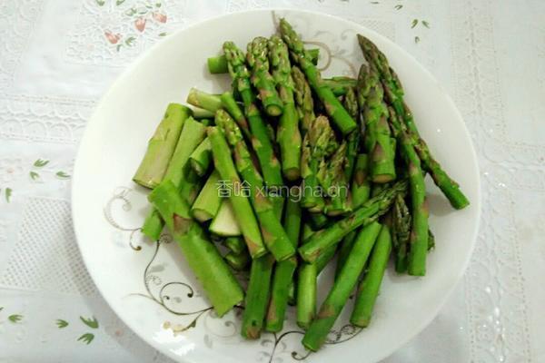 蚝油芦笋的做法图解1