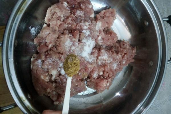 韭菜虾仁饺子的做法图解2