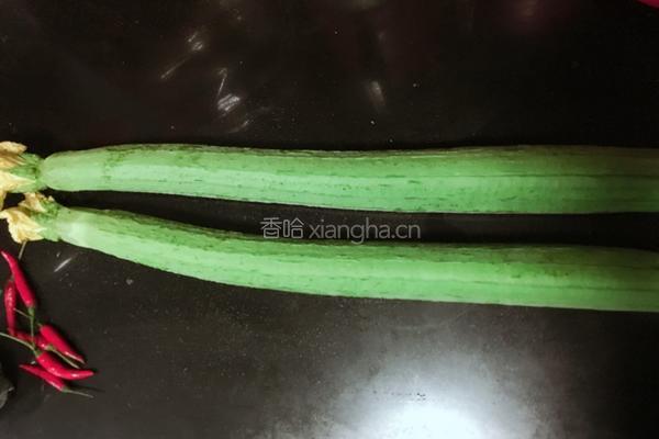 蒜茸炒丝瓜的做法图解1