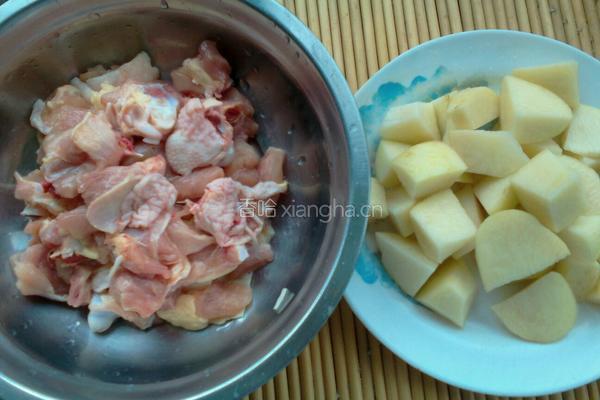 鸡肉炖土豆的做法图解2