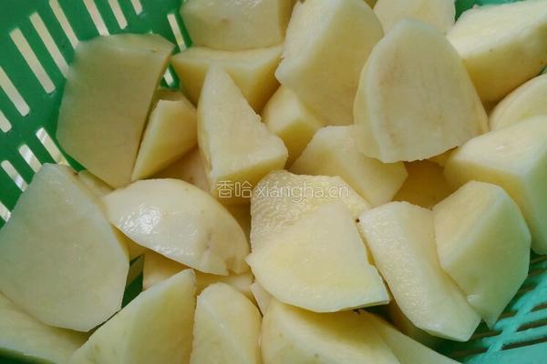 土豆焖排骨的做法图解3