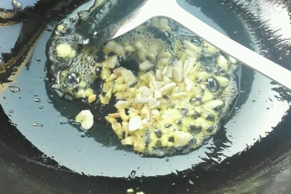 香菇炒鸡蛋的做法图解4