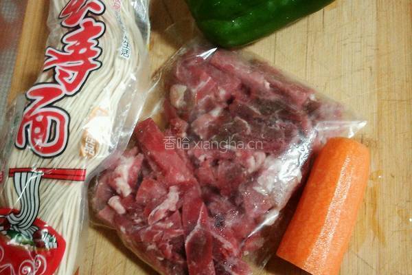 青椒肉丝炒面的做法图解1
