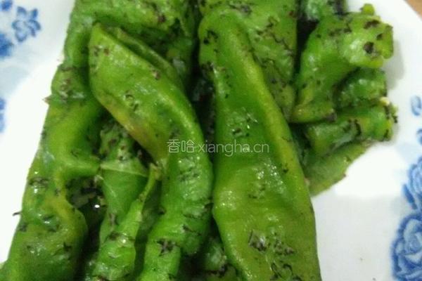 火烧辣椒拌皮蛋的做法图解4
