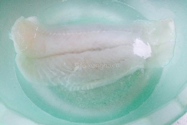 煮鱼的做法图解1