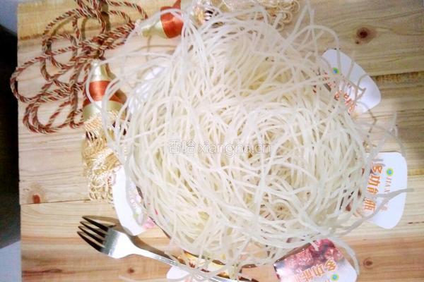 酸辣米线的做法图解1