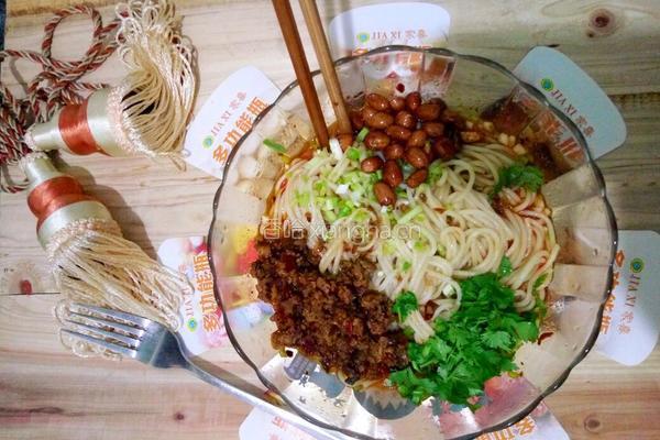 酸辣米线的做法图解4