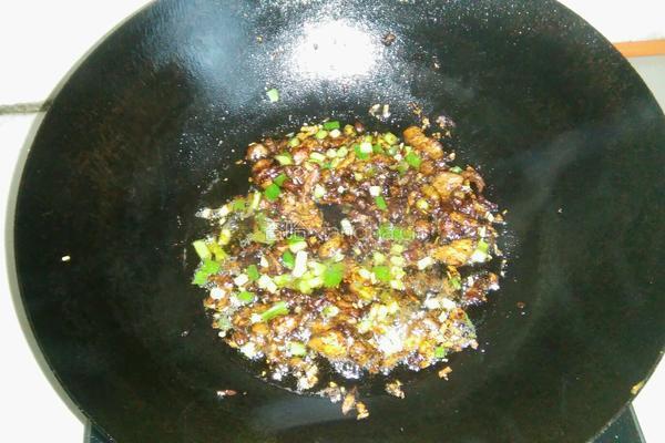 蒜香烤茄子的做法图解1