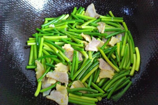 莴苣蒜苗咸肉片的做法图解4