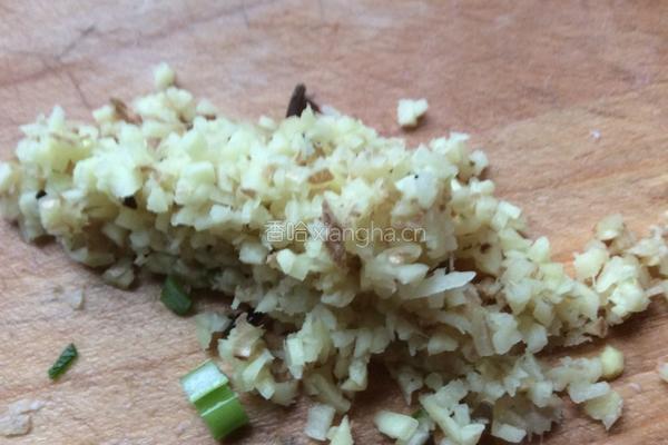 猪肉芹菜馅饺子的做法图解4