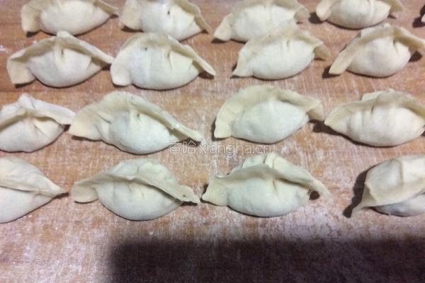 猪肉芹菜馅饺子的做法图解15
