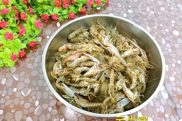 香辣葱姜爆炒嘎巴虾的做法图解1