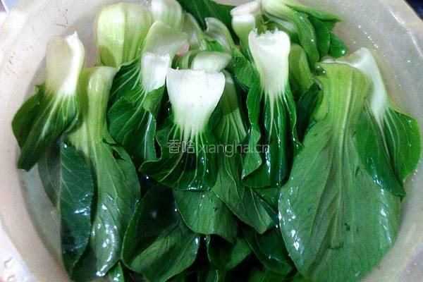 油菜炒鸡蛋的做法图解2