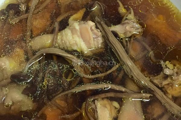 茶树菇炖鸡的做法图解5