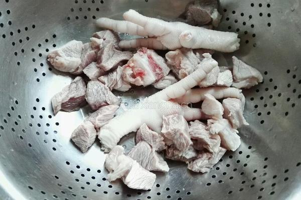 花旗参石斛瘦肉汤的做法图解5